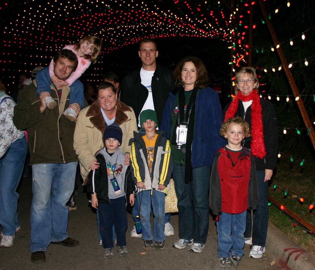 2005/12(Dec)/01(Christmas-Lights)/02(AustinTrail Lights)/1024x768_2005-12-22-36.JPG